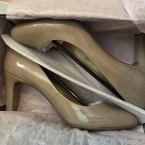 Tan/Natural Bandolino pumps